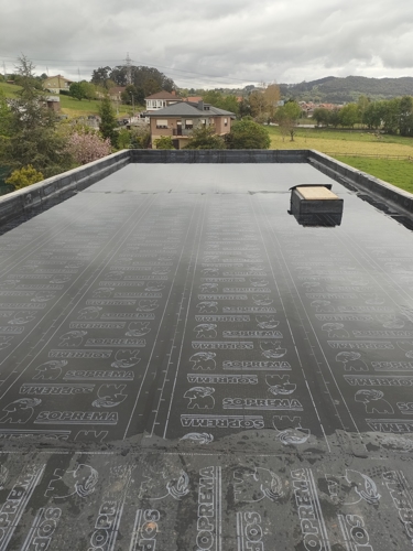 Impermeabilización terminada con éxito en techo - chalet de lujo