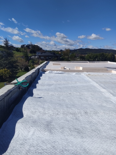 Colocación de suelo sobre techo en chalet de lujo