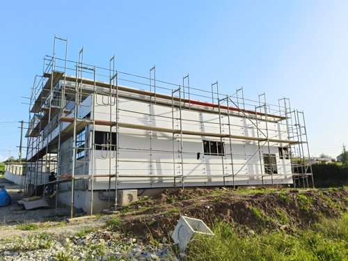 Colocación de fachada en Chalet de lujo Parte Trasera