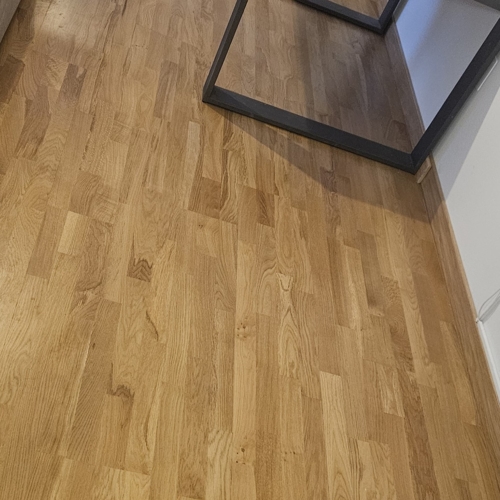 Acabado Piso Laminado en madera clara